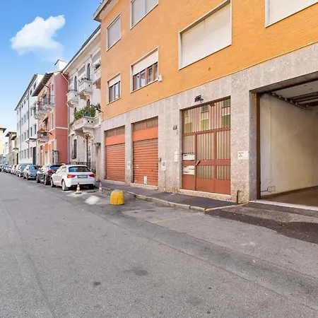 Fondazione Prada Escape With Garage Apartment Mailand